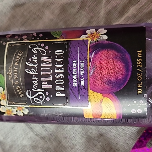Bath & Body Works Sparkling Plum Prosecco 10 fl oz BRAND NEW!!! - Picture 2 of 3